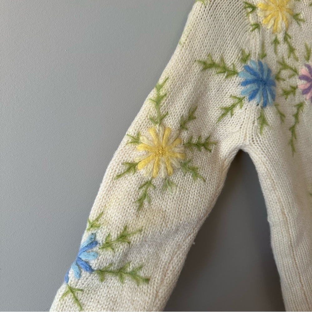 Vintage Hand-Loomed Wool Floral Cardigan – Made in Hong Kong Small 50s 60s - Picture 9 of 16